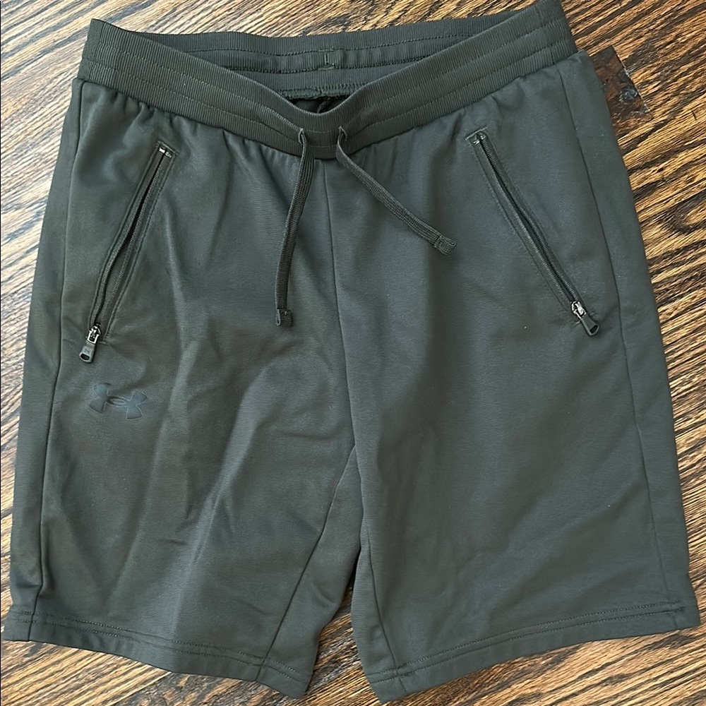 Under Armour Black Athletic Shorts with Elastic Waistband Size YL